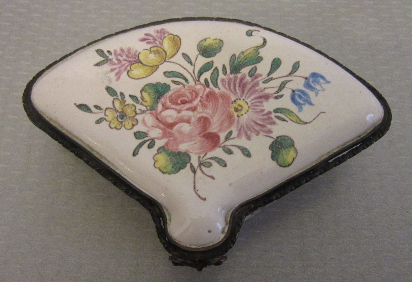 18C French Antique Trinket Snuff Patch Box Veuve Perrin Enamel Fan Shaped VP 4\ 18C French Antique Trinket Snuff Patch Box Veuve Perrin Enamel Fan Shaped VP 4\