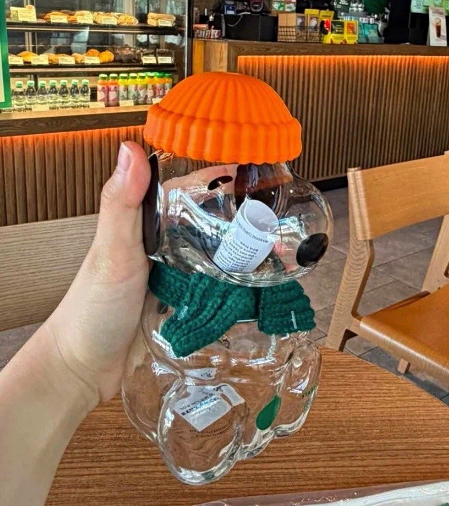 Pre-order2026 Peanuts Snoopy Ceramic Cup w/ Straw Woodstock Topper Green Scarf Pre-order2026 Peanuts Snoopy Ceramic Cup w/ Straw Woodstock Topper Green Scarf