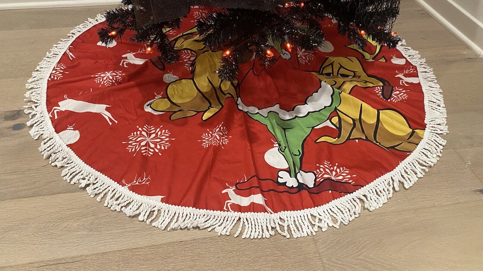 Dr Seuss How the Grinch Stole Christmas tree skirt