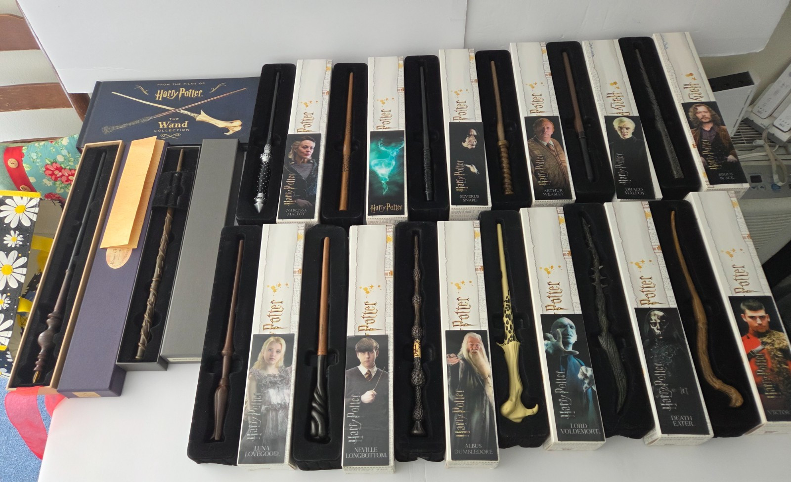 14 Harry Potter WB Wizarding World Wands in Boxes & The Wand Collection Book 14 Harry Potter WB Wizarding World Wands in Boxes & The Wand Collection Book