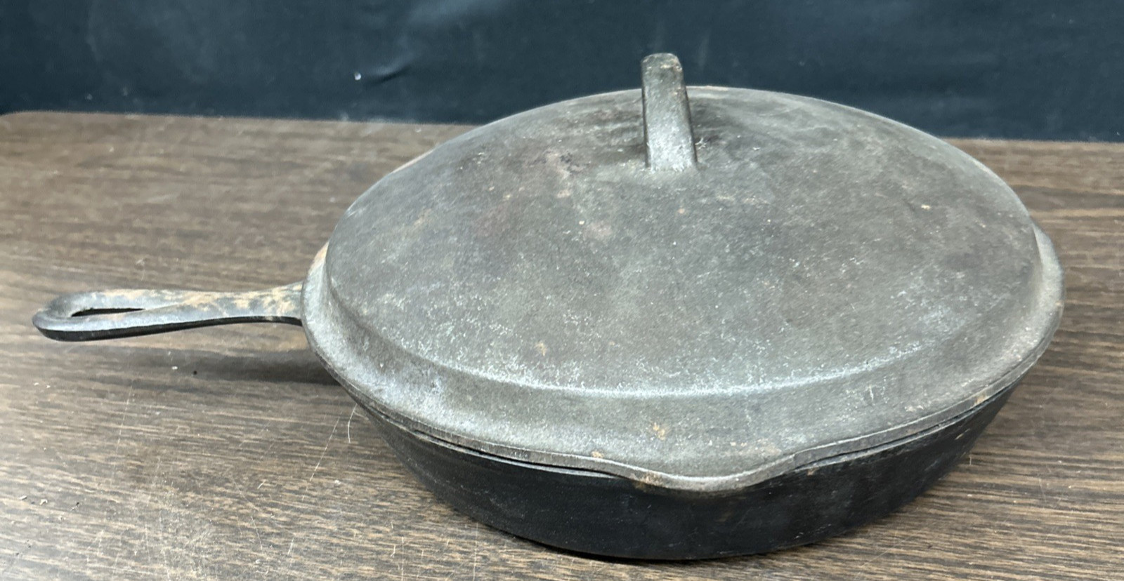 ANTIQUE Cast Iron Skillet #8 with Handle & Lid with Handle ANTIQUE Cast Iron Skillet #8 with Handle & Lid with Handle