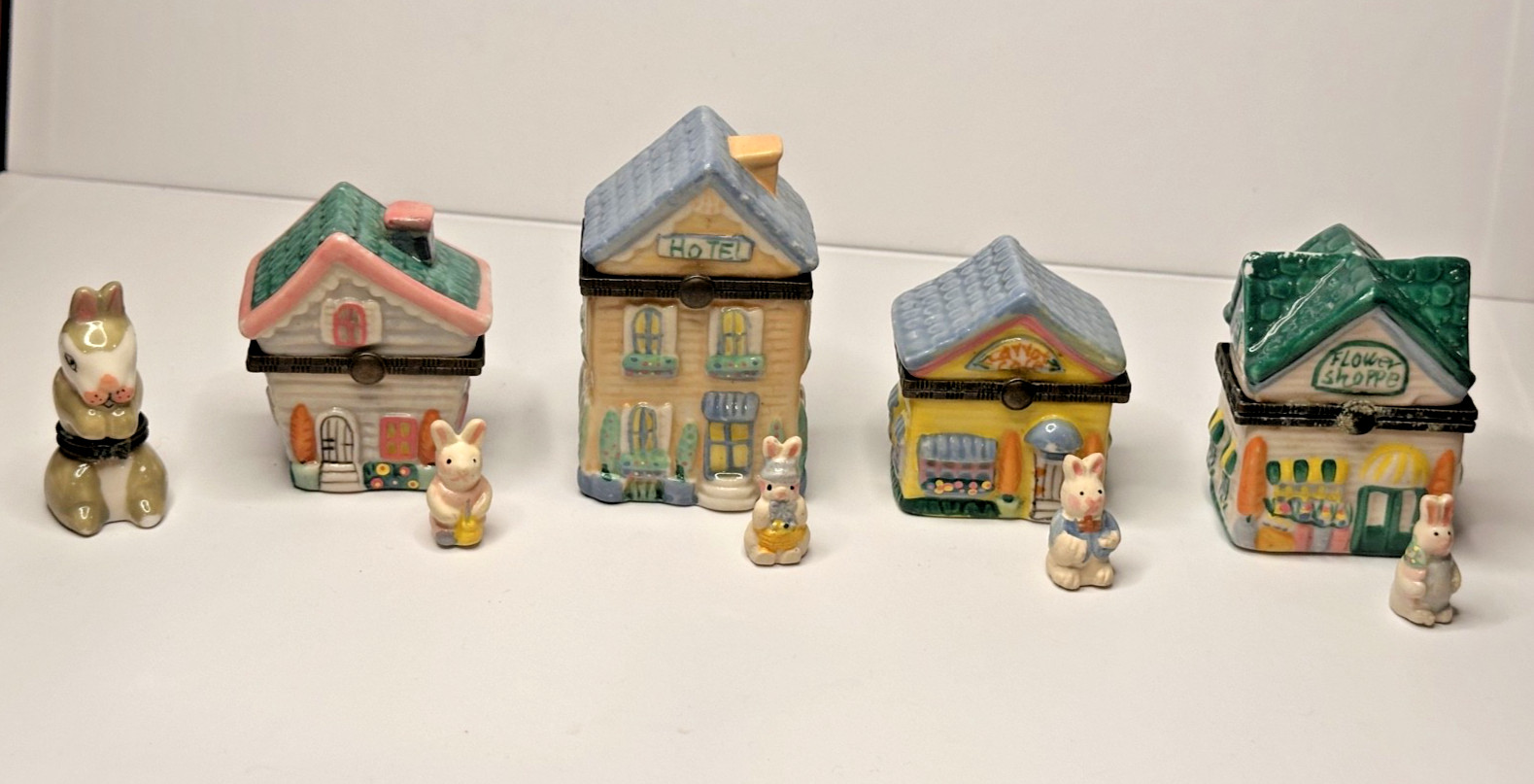 Lot of 5 Porcelain EASTER VILLAGE Hinged Trinket Boxes - Bunny Flower Hotel.. Lot of 5 Porcelain EASTER VILLAGE Hinged Trinket Boxes - Bunny Flower Hotel..