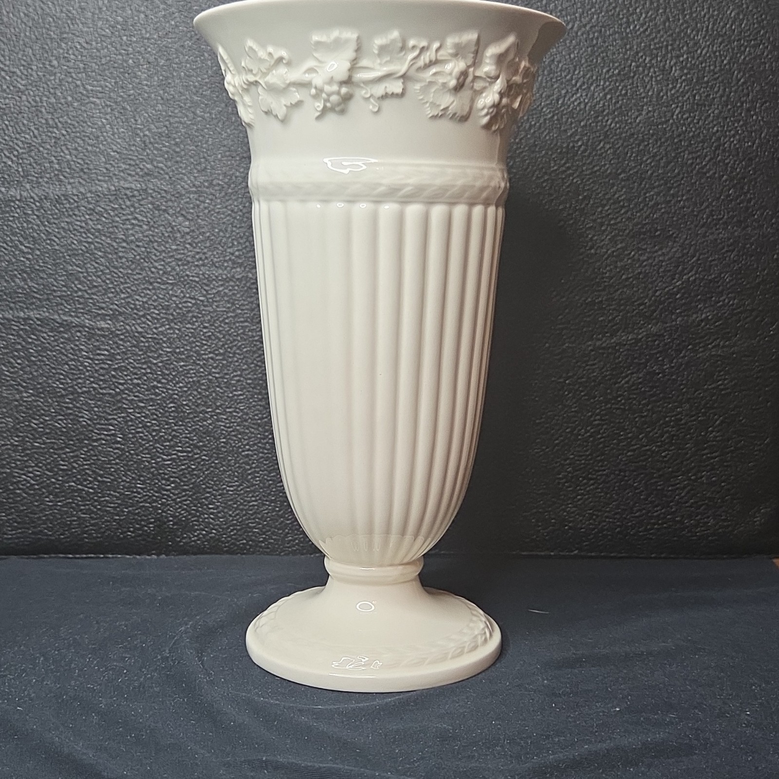 WEDGWOOD TRUMPET VASE Etruria Barlaston Queensware 8.5” White Embossed Grapes