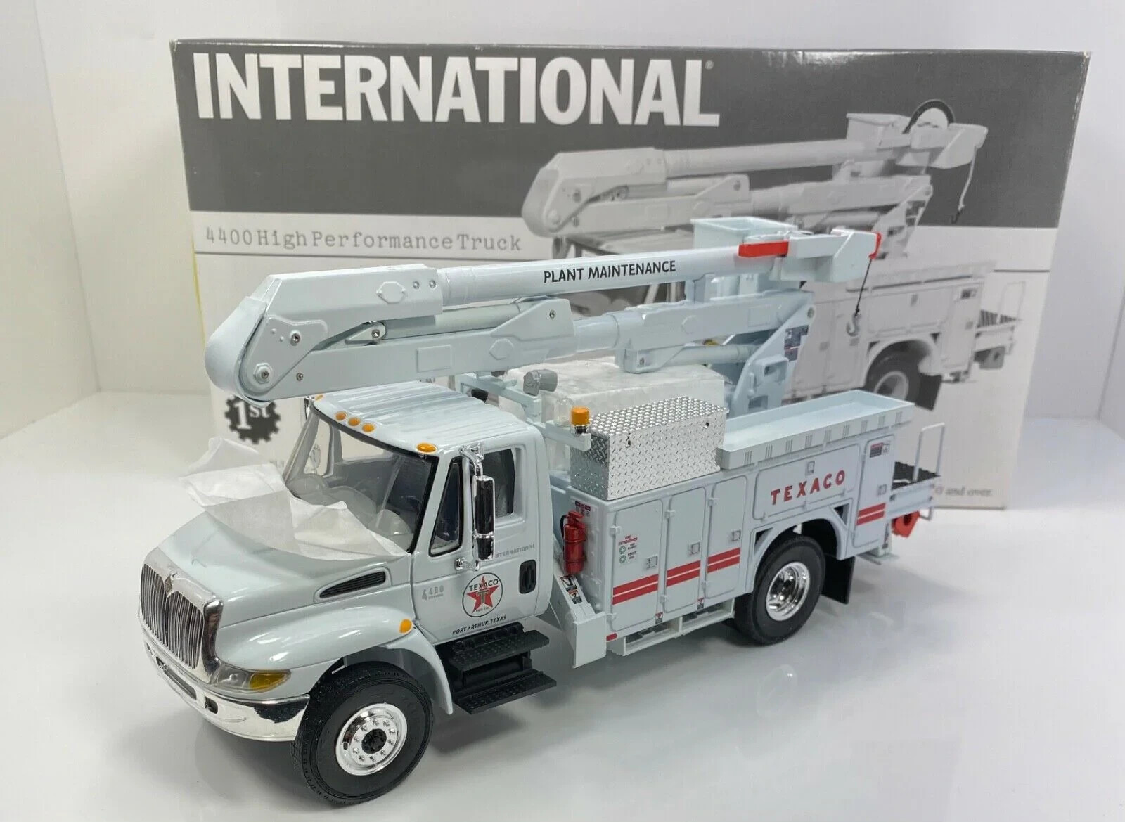 1/34 FIRST GEAR TEXACO Port Arthur International 4400 Boom Bucket Truck 19-2891