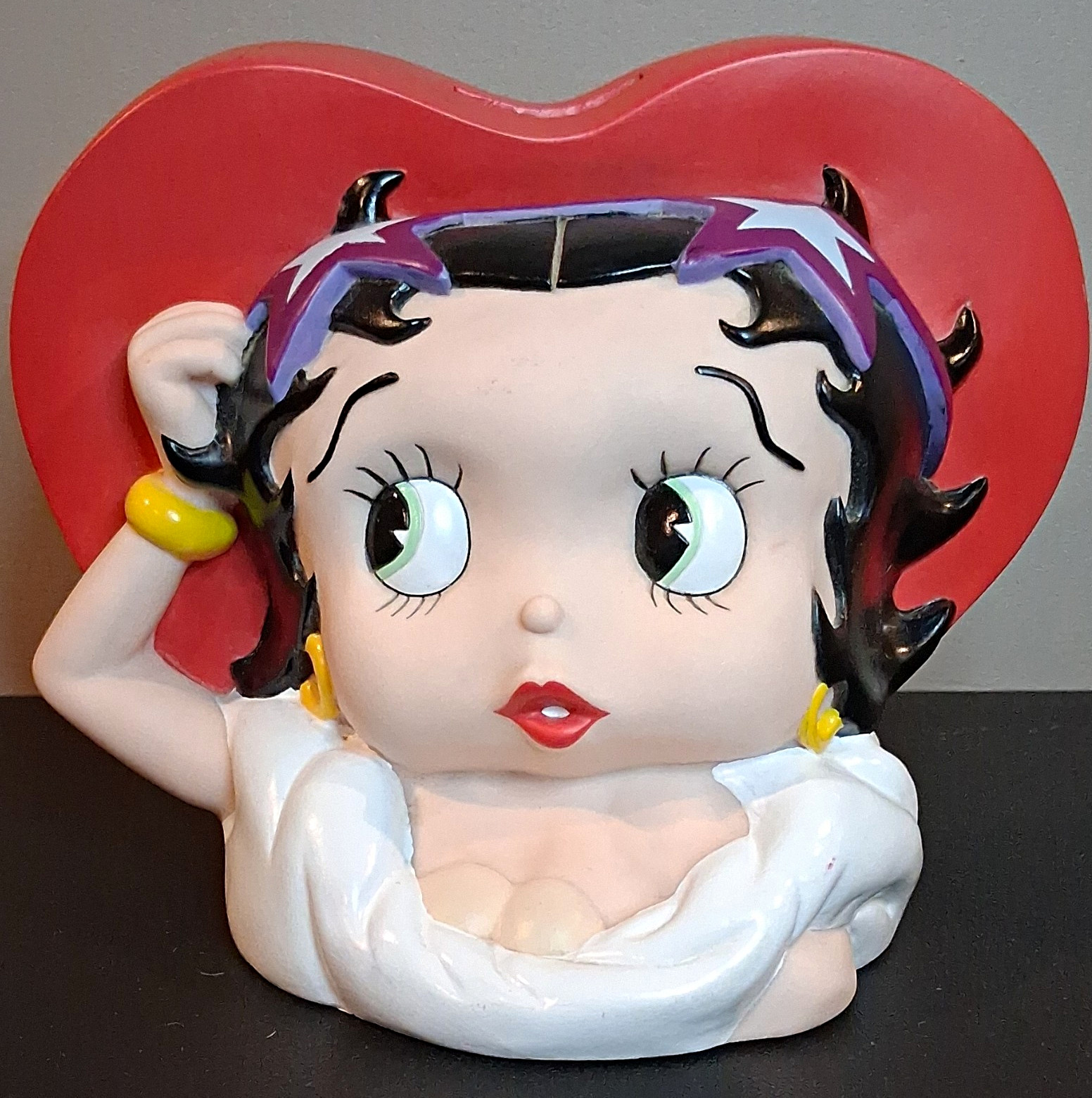 Vintage 1997 King Features Syndicate Betty Boop Heart Plastic Piggy Coin Bank Vintage 1997 King Features Syndicate Betty Boop Heart Plastic Piggy Coin Bank