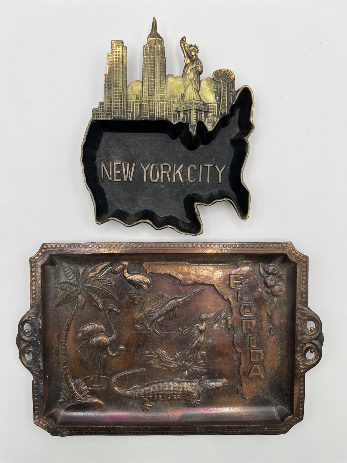 2 Vintage Metal Souvenir Ashtrays New York City Skyline & Florida Wildlife Japan