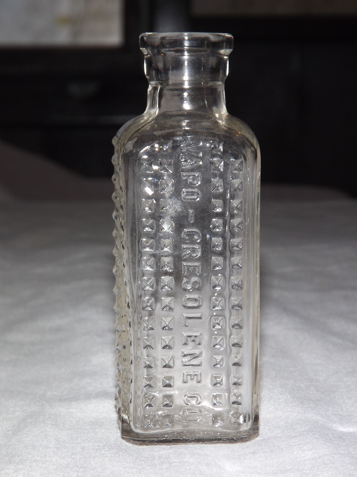 VINTAGE 1894  VAPO CRESOLENE CO  POISON  HOBNAIL MEDICINE BOTTLE