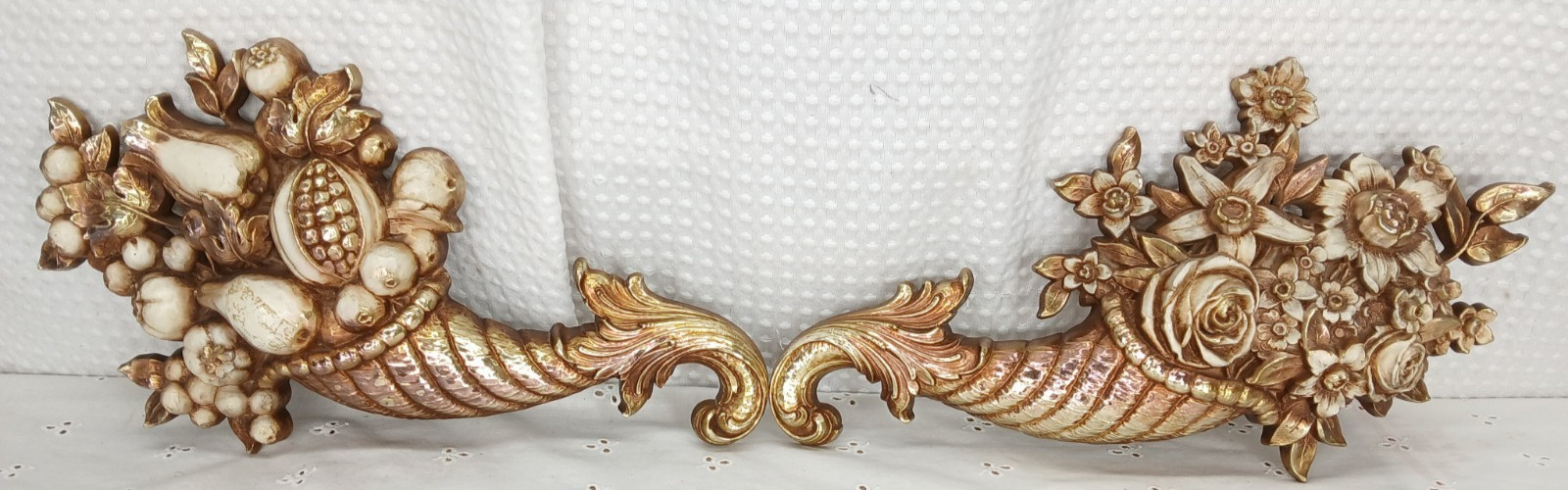 PAIR OF SYROCO DECORATION GOLD GILT CORNUCOPIA WALL DECOR VINTAGE  1960S MCM
