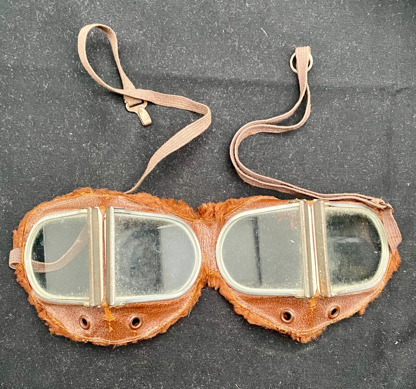 BEAUTIFUL VINTAGE RARE UK WW 1 PILOT FLIGHT GOOGLES, LEATHER/METAL FRAME c1915 g