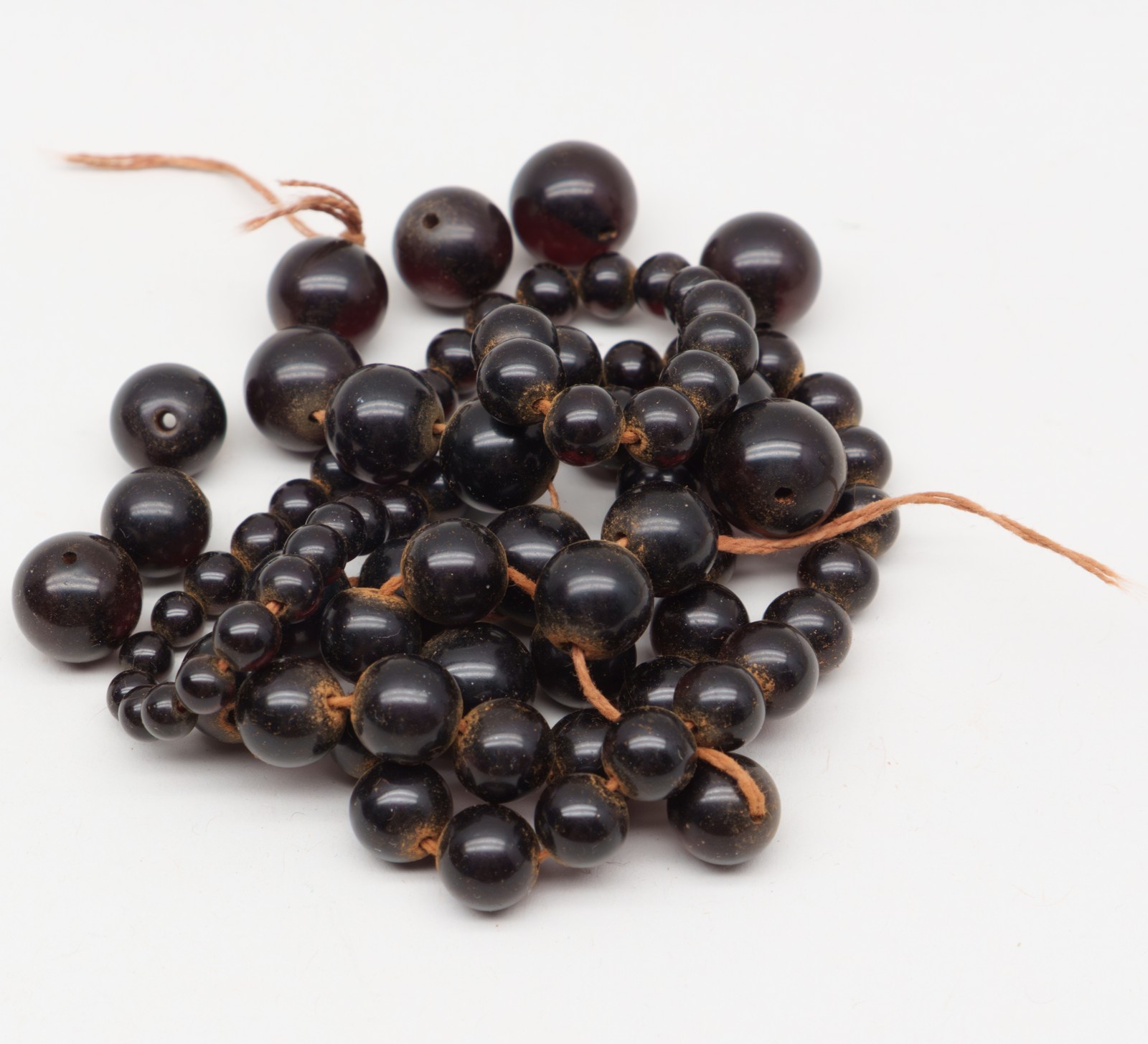 Loose Unstrung Dark 'Black' Cherry Red Bakelite Round Beads Vintage Antique Loose Unstrung Dark 'Black' Cherry Red Bakelite Round Beads Vintage Antique