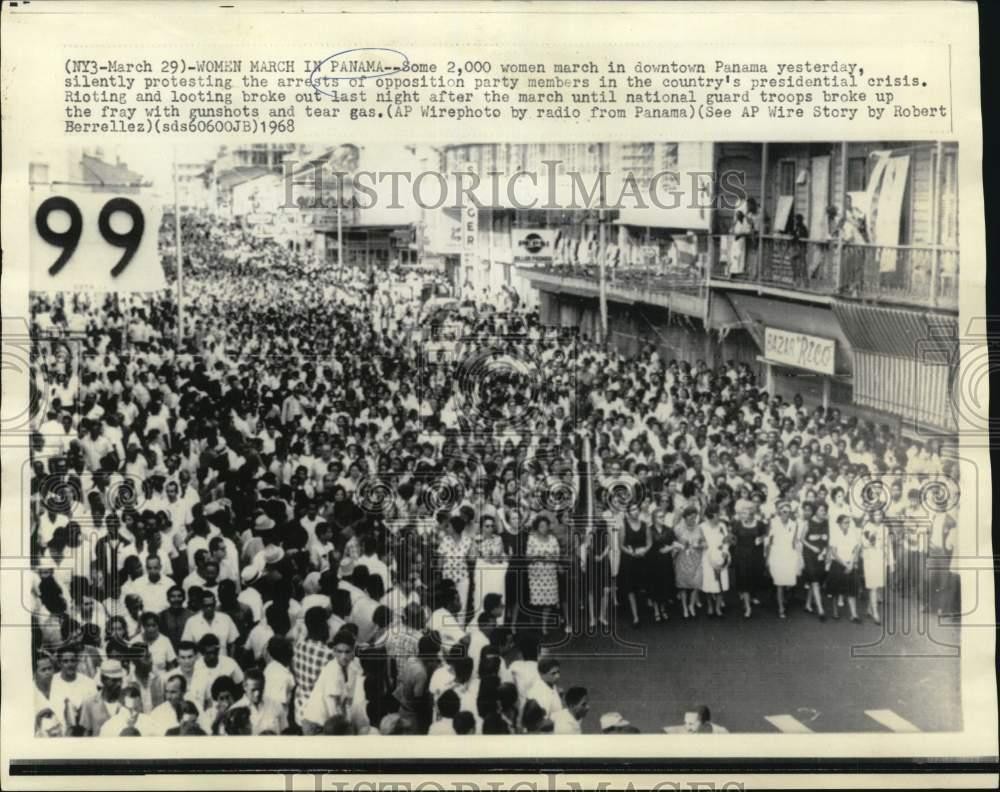 1968 Press Photo Women march during protest in downtown Panama City - now61060 1968 Press Photo Women march during protest in downtown Panama City - now61060