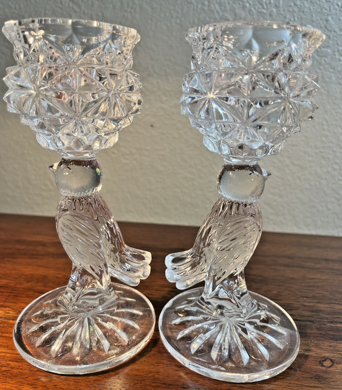 Beautiful Hofbauer Byrdes Collection Pair of Bird Crystal Candlesticks, Germany Beautiful Hofbauer Byrdes Collection Pair of Bird Crystal Candlesticks, Germany