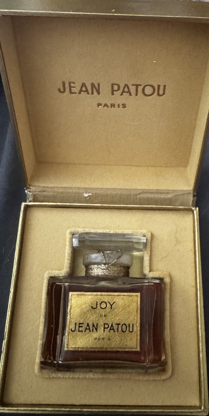 Jean Patou Parfum Joy-1/2 Oz/15ml, France, Seal Unbroken, Box, Velvet Liner 1973 Jean Patou Parfum Joy-1/2 Oz/15ml, France, Seal Unbroken, Box, Velvet Liner 1973