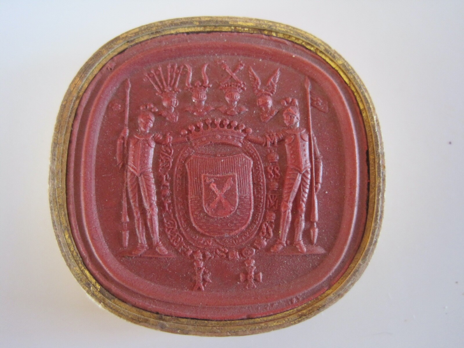 Great Seal Britain Two Soldiers W/ Spears Touching Crown Arrows Great Britain Great Seal Britain Two Soldiers W/ Spears Touching Crown Arrows Great Britain