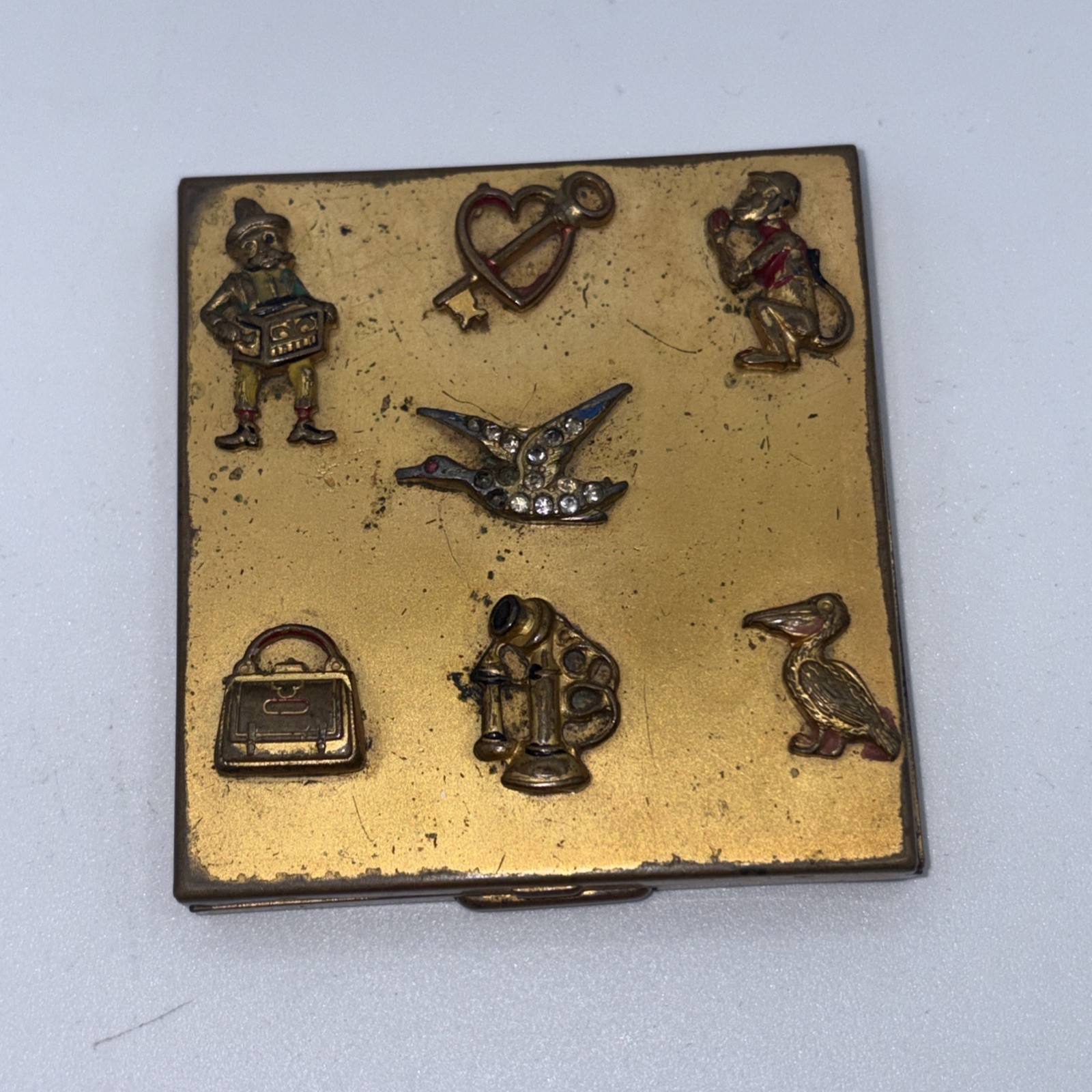 Vintage 1930s FOSTER Lucky Charm Rhinestone Jewelled Powder Compact Makeup Case Vintage 1930s FOSTER Lucky Charm Rhinestone Jewelled Powder Compact Makeup Case