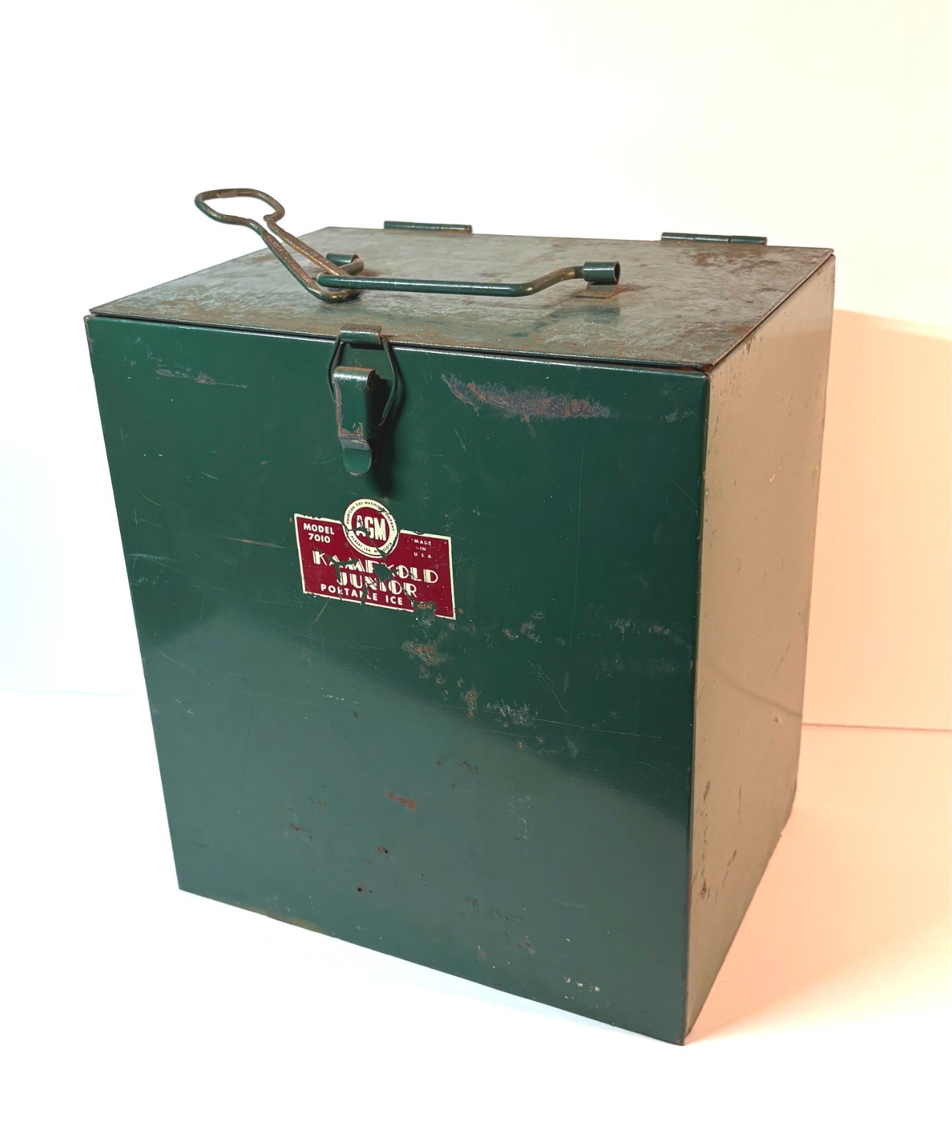 RARE VINTAGE 1950 KAMPKOLD JUNIOR MODEL 7010 PORTABLE ICE COOLER by AGM, MINN RARE VINTAGE 1950 KAMPKOLD JUNIOR MODEL 7010 PORTABLE ICE COOLER by AGM, MINN