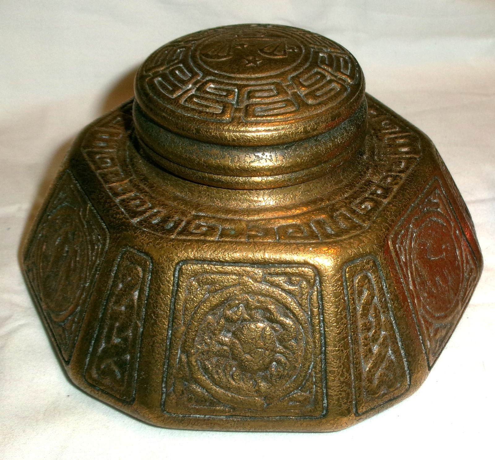 ANTIQUE L.C.T. TIFFANY STUDIOS NY USA # 1072 GOLD BRONZE ZODIAC DESK ART INKWELL