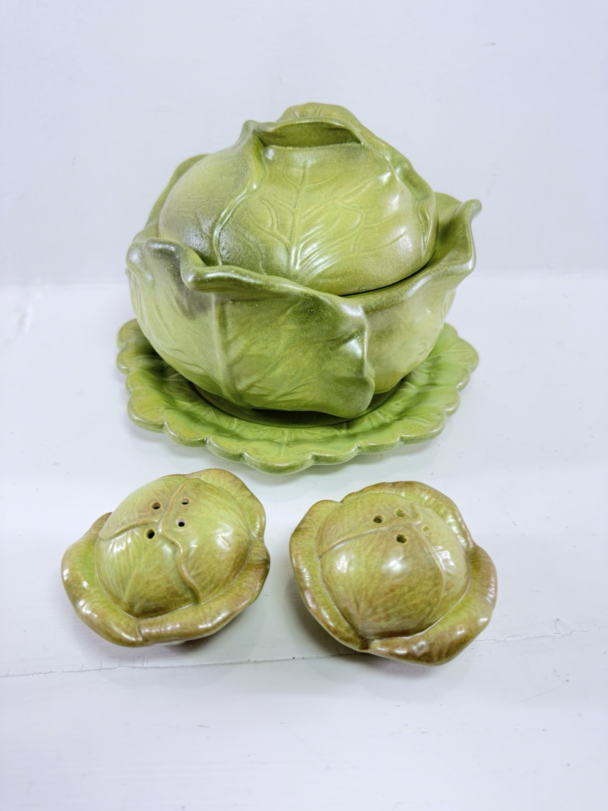 Vintage 1968 Holland Mold Cabbage Tureen with Lid & Plate Salt And Pepper MCM Vintage 1968 Holland Mold Cabbage Tureen with Lid & Plate Salt And Pepper MCM
