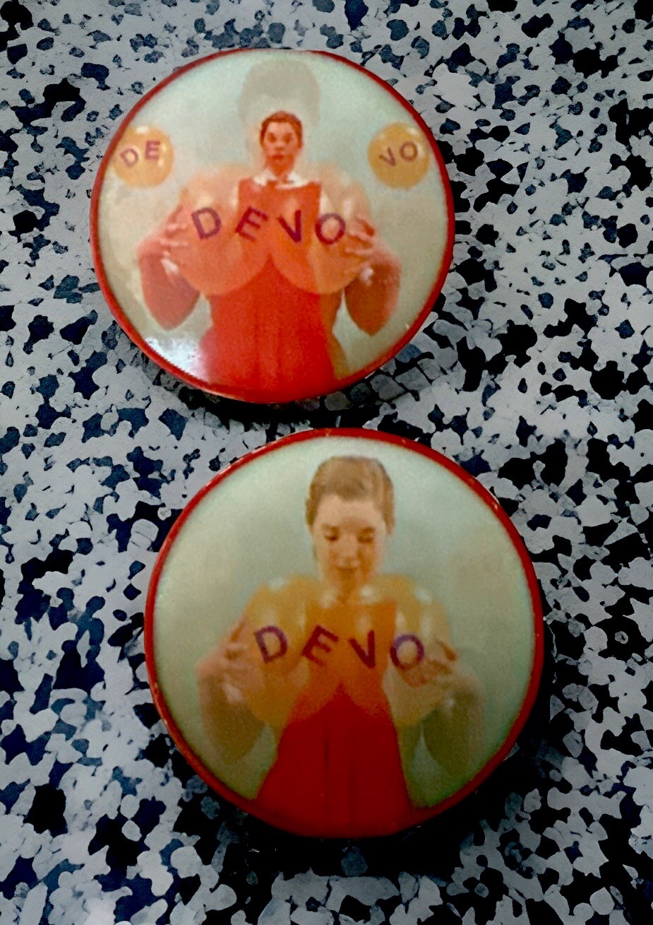 Lot of 2 1978 VARI VUE DEVO BALLOON GIRL, LENTICULAR PIN BACKS, CLUB DEVO 3\ Lot of 2 1978 VARI VUE DEVO BALLOON GIRL, LENTICULAR PIN BACKS, CLUB DEVO 3\