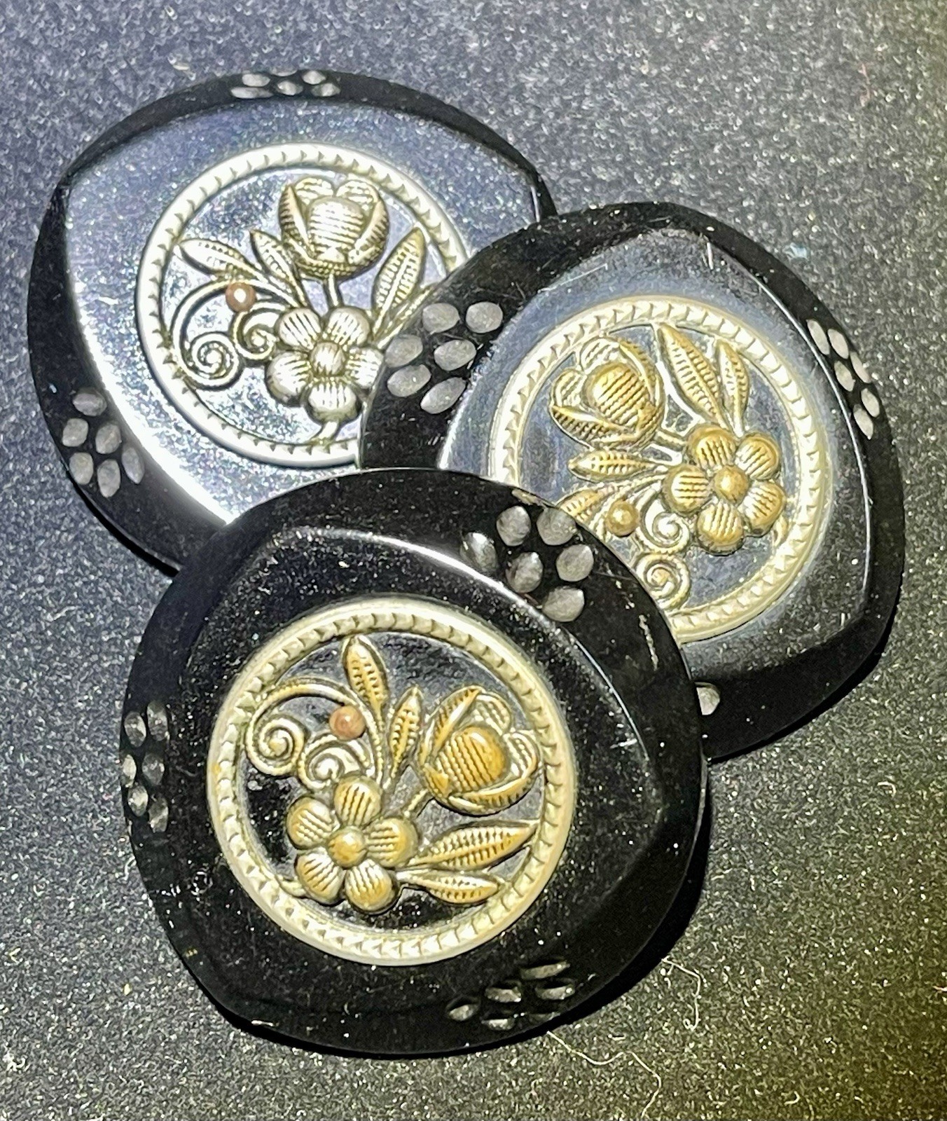 3 Vintage Early Plastic Buttons Brass Flower Center With Honey Bee. Tested 3 Vintage Early Plastic Buttons Brass Flower Center With Honey Bee. Tested