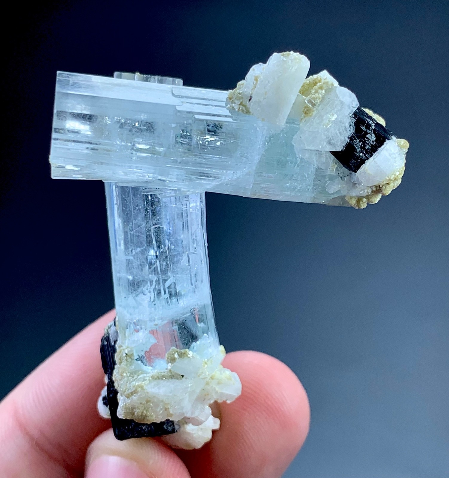 98 Carat Aquamarine Crystal Specimen From Pakistan 98 Carat Aquamarine Crystal Specimen From Pakistan