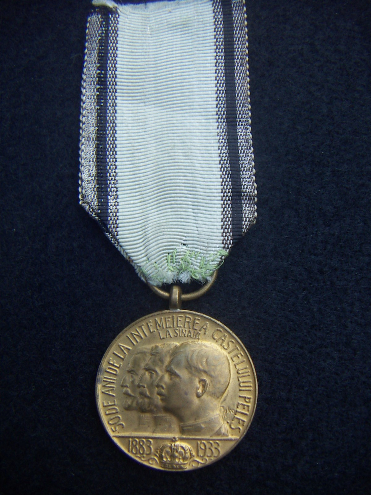 1933 ROMANIA PELES CASTLE ANNIVERSARY MEDAL KING CAROL II AWARD ONLY 600 ISSUED 1933 ROMANIA PELES CASTLE ANNIVERSARY MEDAL KING CAROL II AWARD ONLY 600 ISSUED