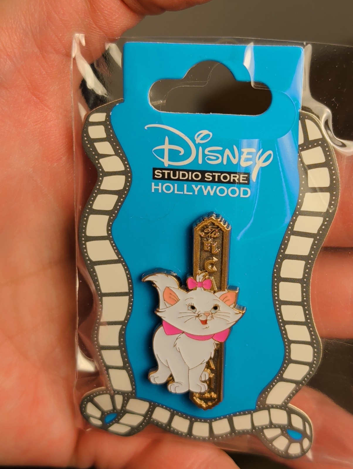 Disney Pin Marie El Captain Theater Sign Aristocats- DSSH - D23 2024 Disney Pin Marie El Captain Theater Sign Aristocats- DSSH - D23 2024