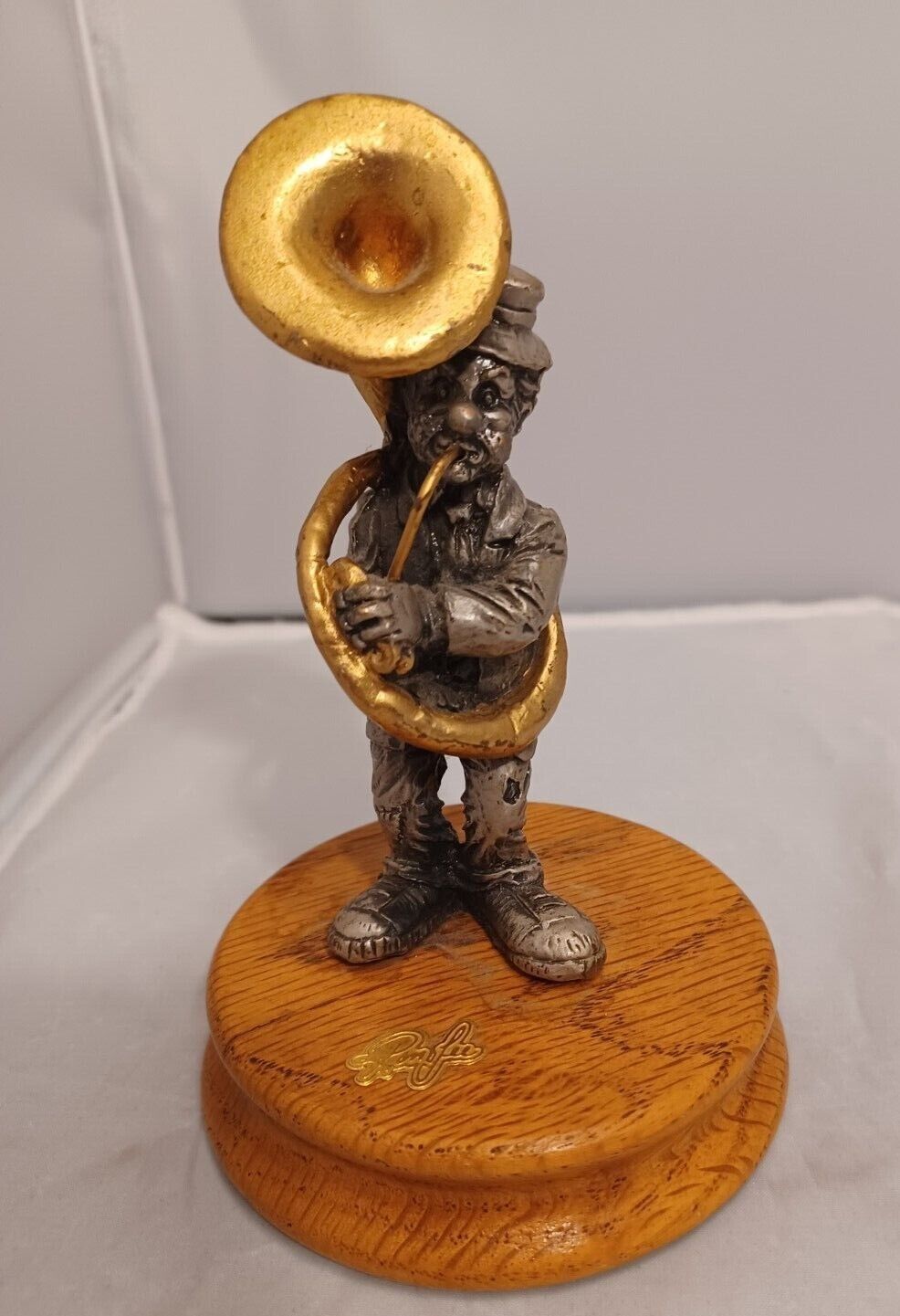 UNIQUE VINTAGE RON LEE PEWTER FIGURINE OF MAN PLAYING TUBA ON WOOD BASE