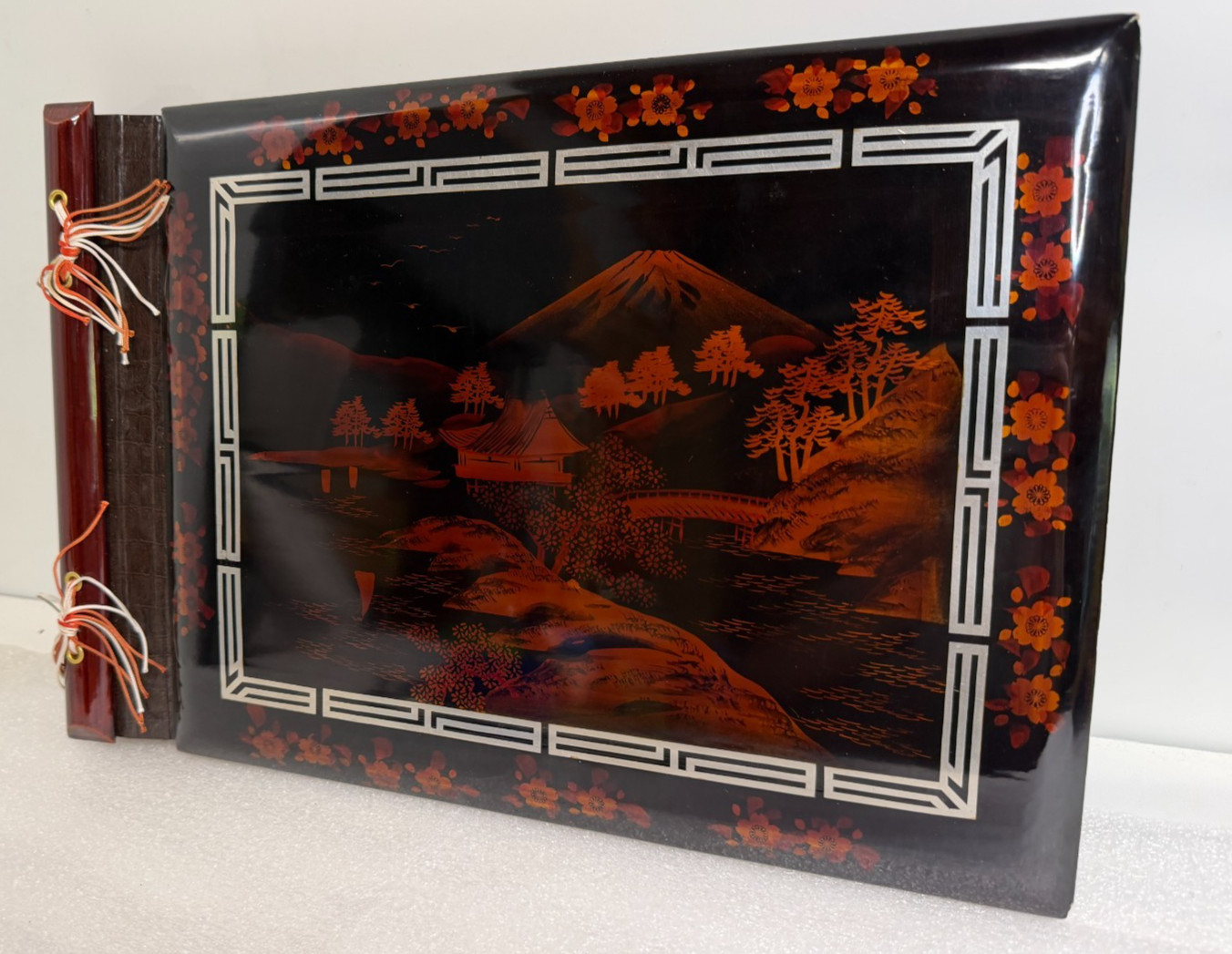 Vintage Red Wood Laquer Japan Scrapbook Photo Album Mt. Fuji Vintage Red Wood Laquer Japan Scrapbook Photo Album Mt. Fuji