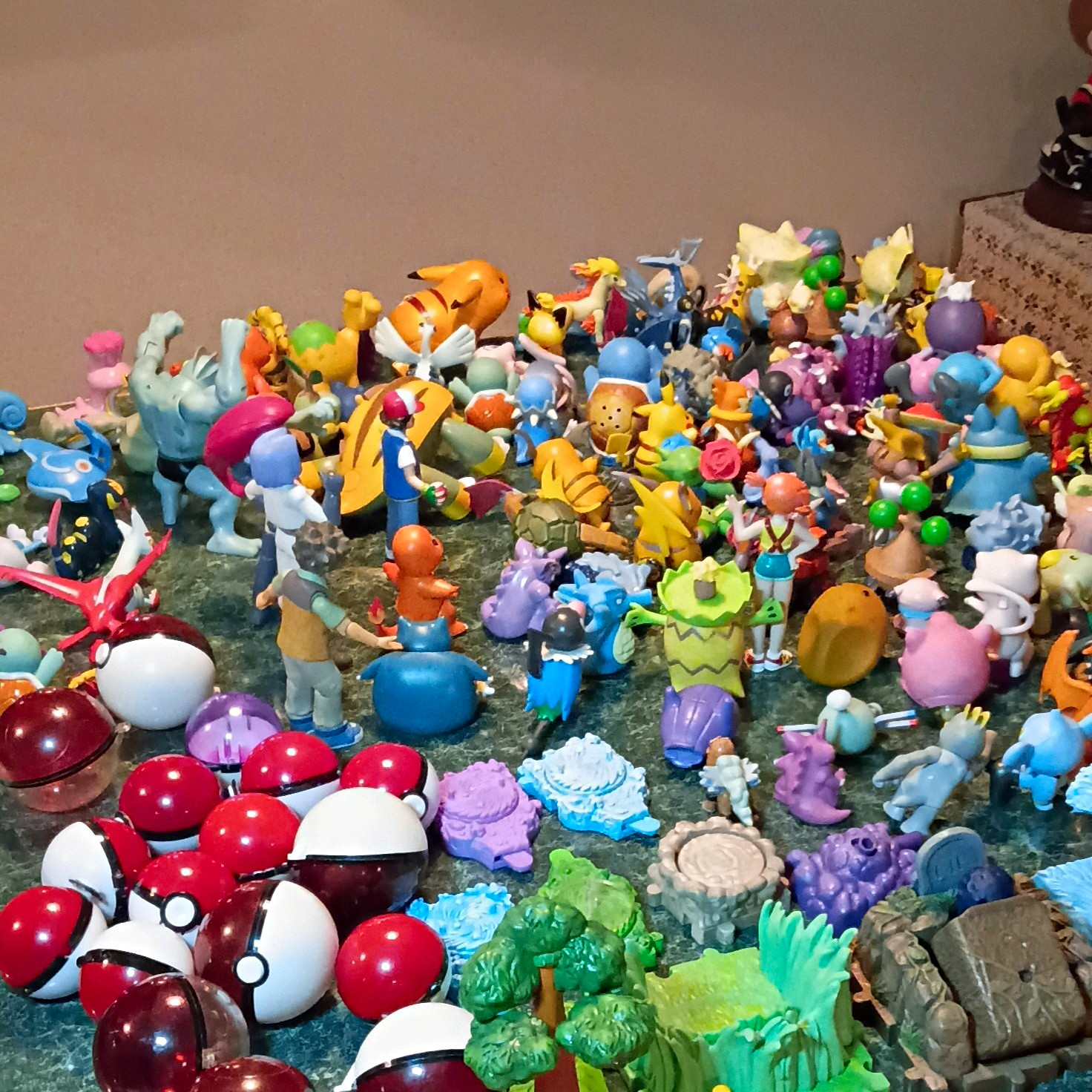 Pokémon HUGE Mixed Lot Figures Pikachu Squirtle Mew 150+ Figures 18 Pokeballs Pokémon HUGE Mixed Lot Figures Pikachu Squirtle Mew 150+ Figures 18 Pokeballs