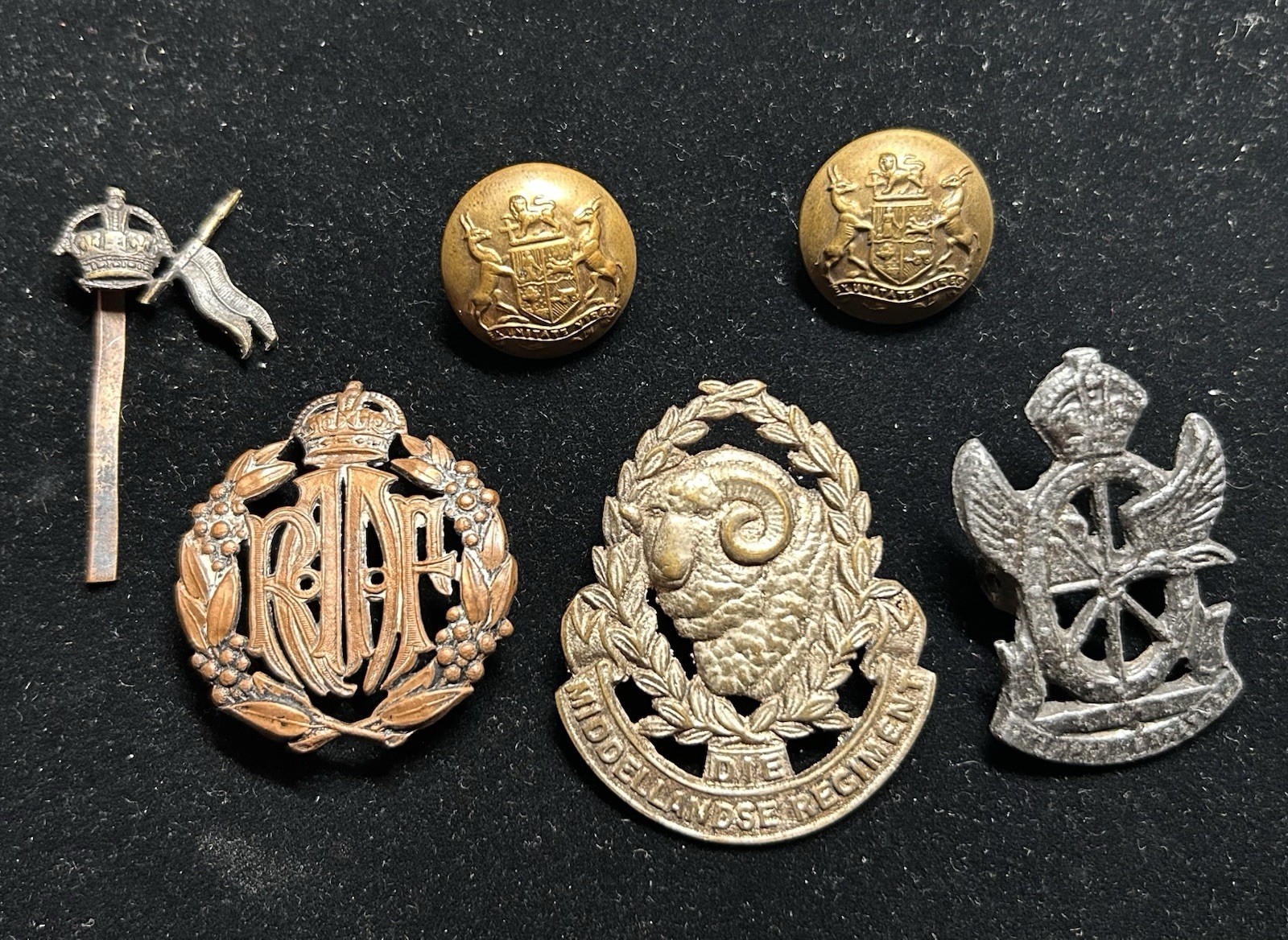 Lot Of WWII European War Insignias And Buttons Lot Of WWII European War Insignias And Buttons