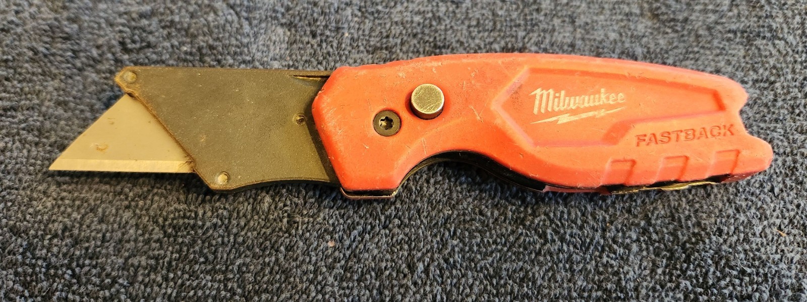 Red MILWAUKEE Folding Utility Knife, Model 48-22-1500 Red MILWAUKEE Folding Utility Knife, Model 48-22-1500