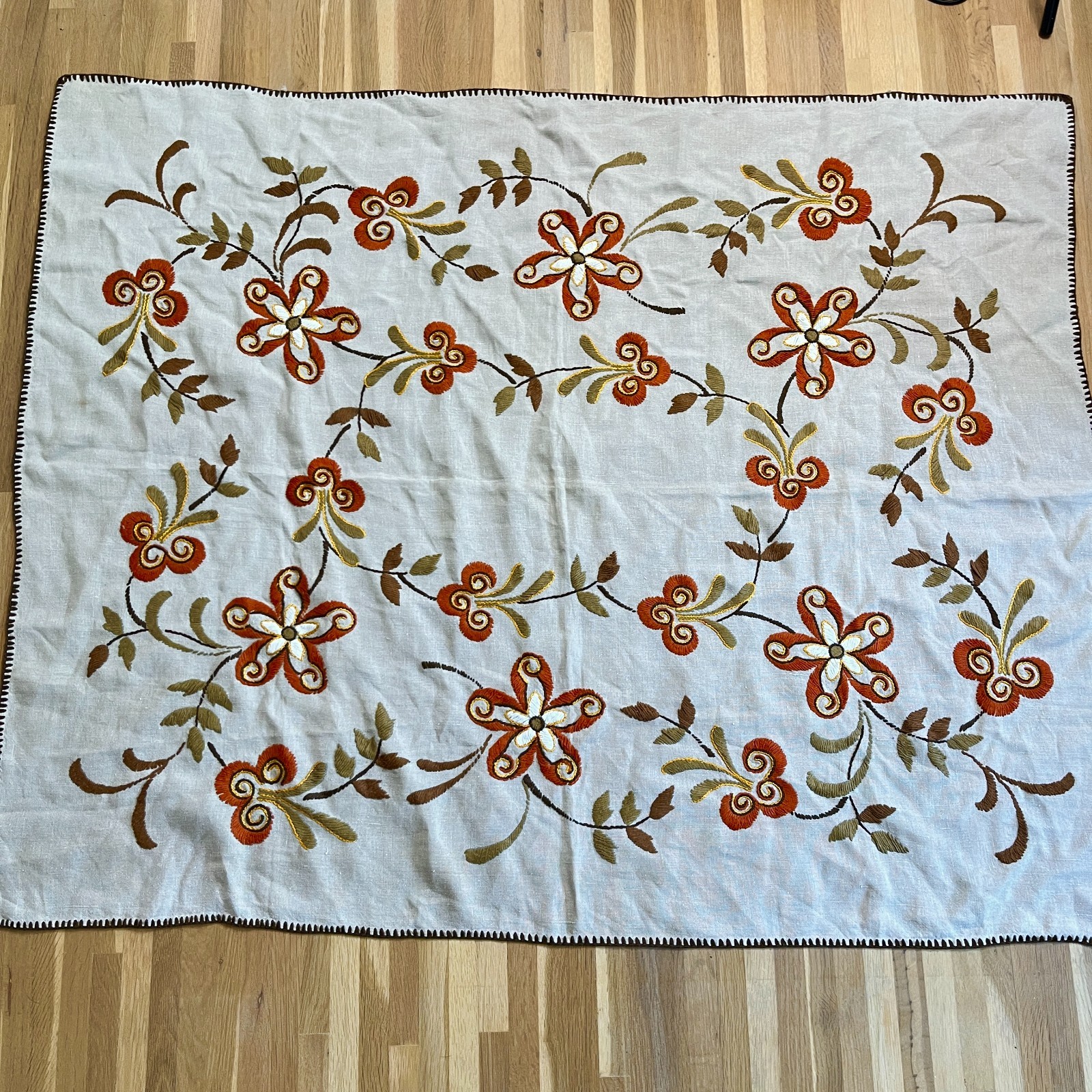 Vintage Linen Floral MCM Hand-Embroidered Table Cloth 61 Vintage Linen Floral MCM Hand-Embroidered Table Cloth 61
