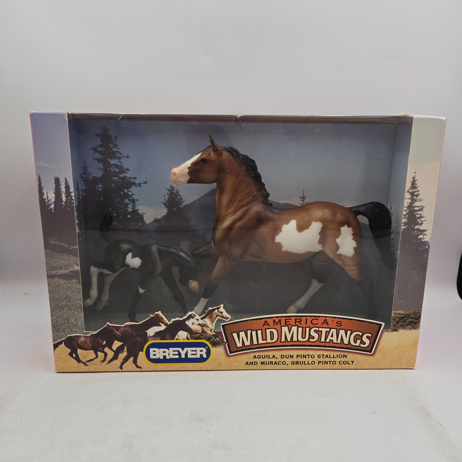 Breyer America's Wild Mustangs Aguila & Muraco Pinto Horse Set Breyer America's Wild Mustangs Aguila & Muraco Pinto Horse Set