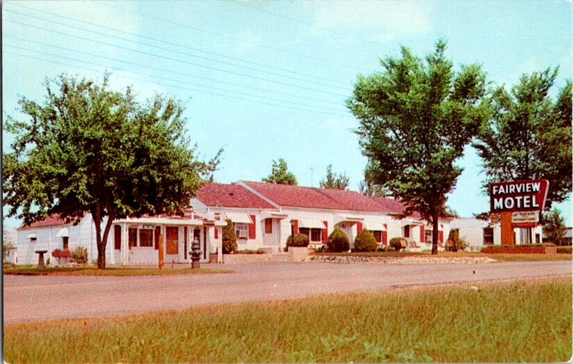 Vintage Postcard Fairview Motel Madison WI Wisconsin Hwy 30 at 51/151      E-632