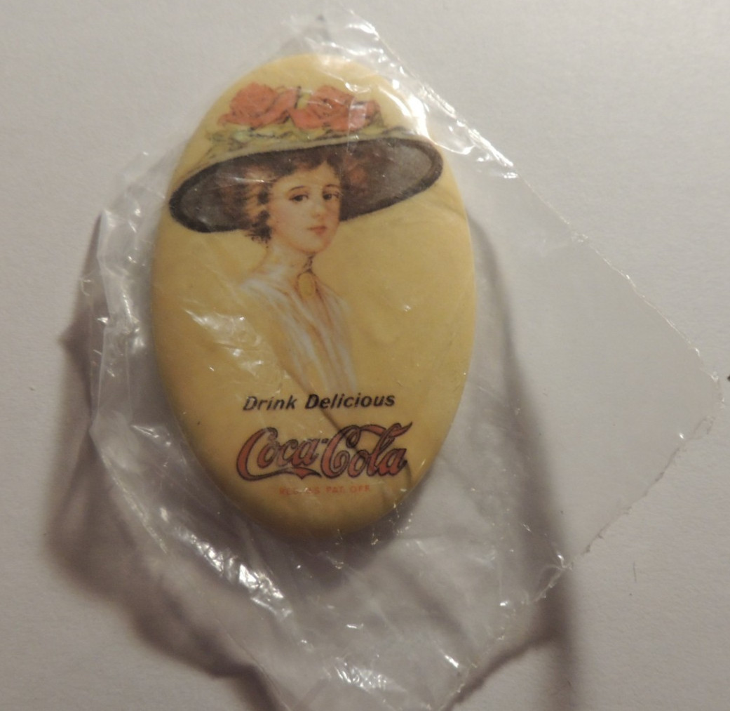 Coca Cola 1973 Vintage Memorabilia Coca-Cola Pocket Mirror (T-1)