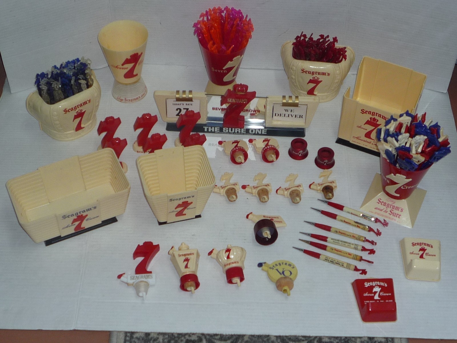 MASSIVE VINTAGE LOT OF SEAGRAMS 7 BARWARE ACCESSORIES SWIZZLE STICKS POURERS ETC