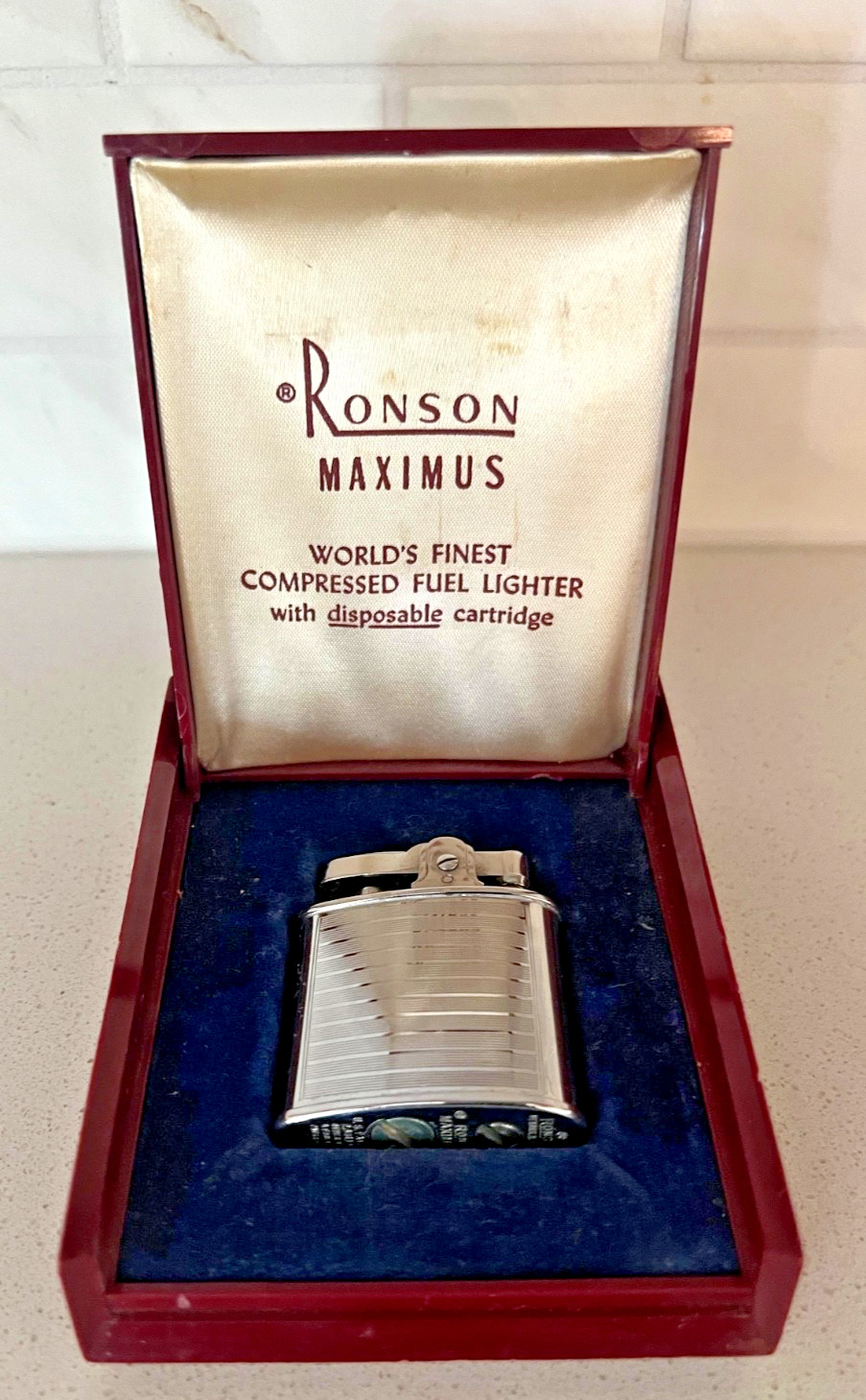 Vintage RONSON MAXIMUS Lighter with Box - Nice Piece