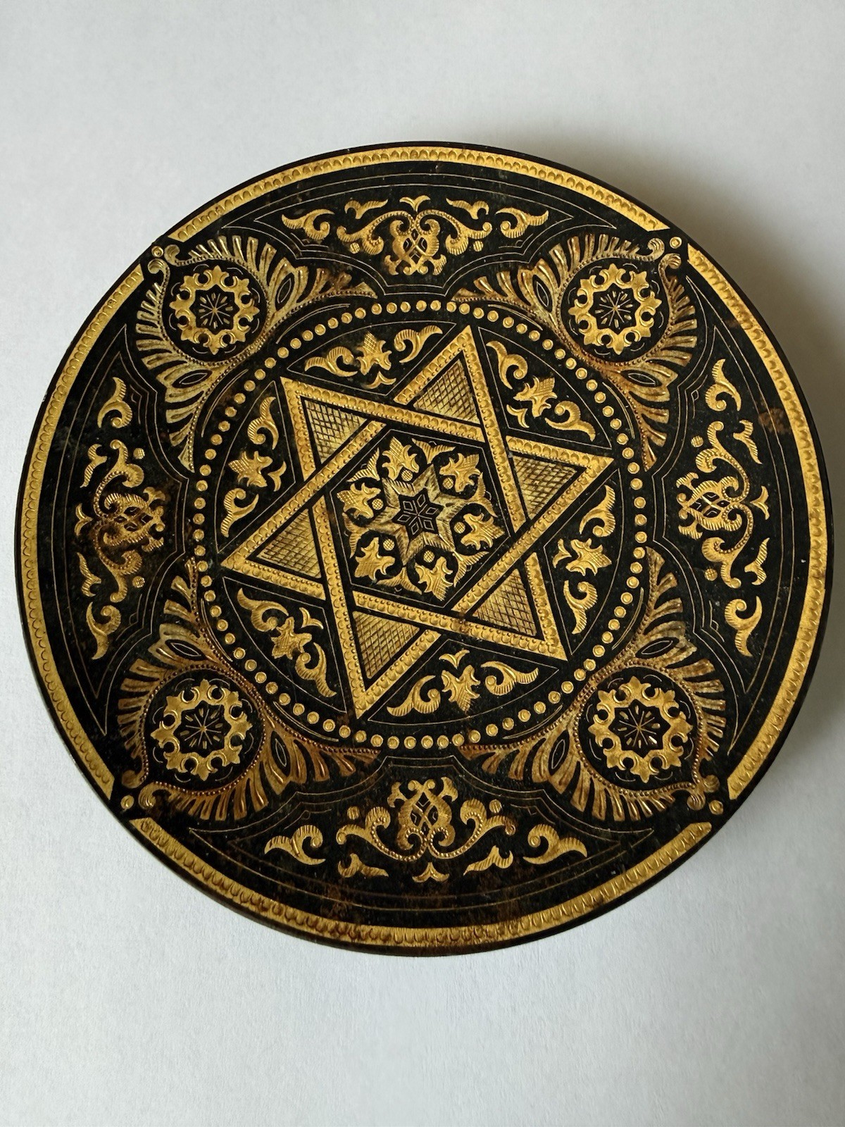 Hand-Made Toledo Damascene Gold Inlay Plate – 5 1/2” – Spain – Artisan Metalwork Hand-Made Toledo Damascene Gold Inlay Plate – 5 1/2” – Spain – Artisan Metalwork