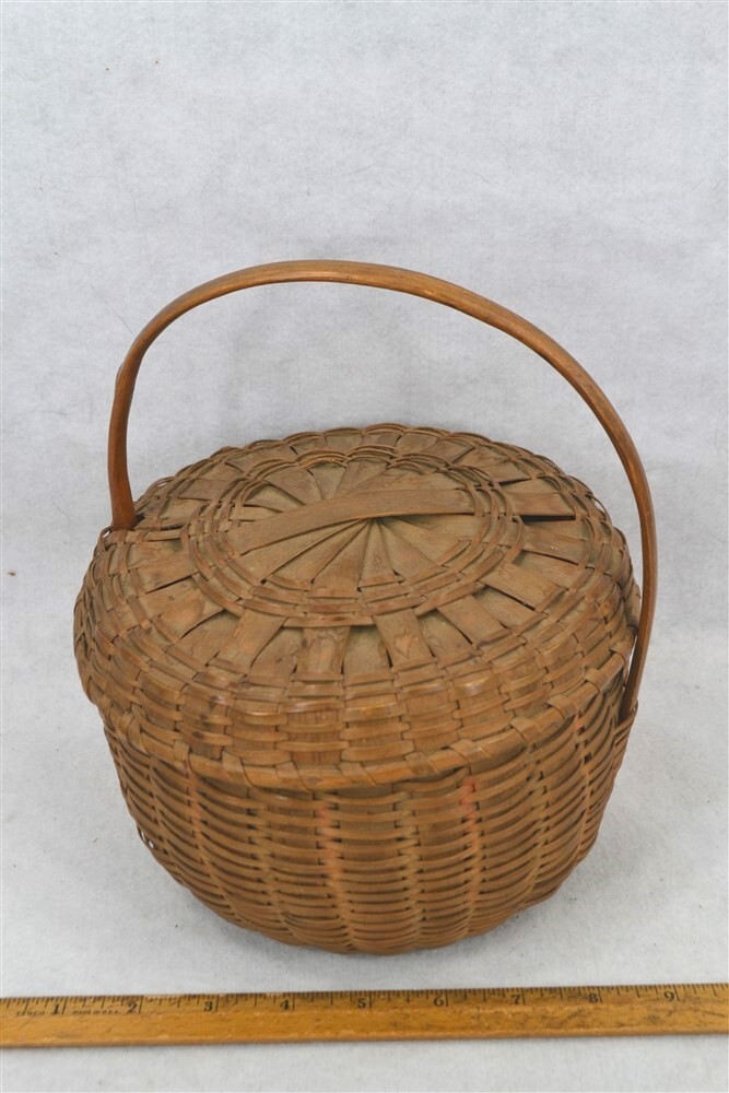 antique basket bump bottom splint ash gathering Abenaki  5.5x8 early 19th  1850