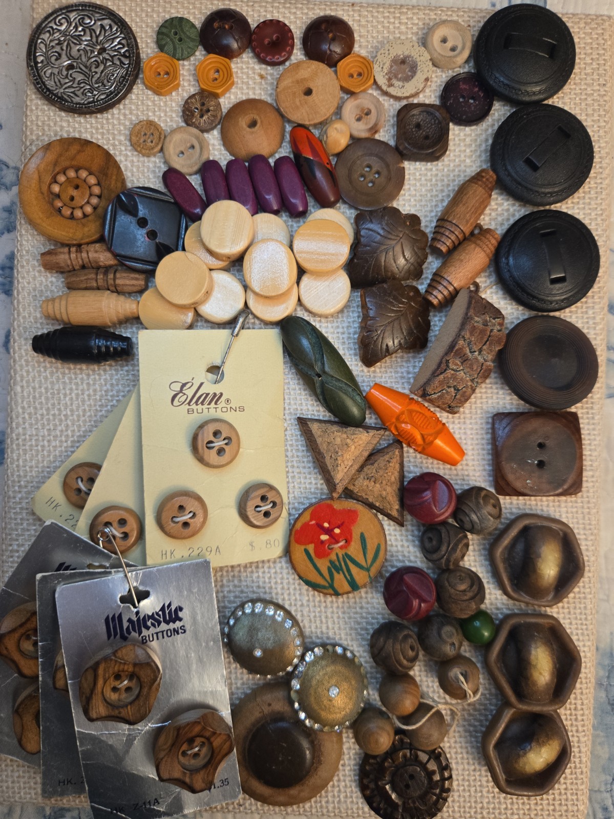 Vtg Estate Wood Buttons Lot, Carved Leaf, Novelty Toggles, Tree Bark, 6 Cards Vtg Estate Wood Buttons Lot, Carved Leaf, Novelty Toggles, Tree Bark, 6 Cards