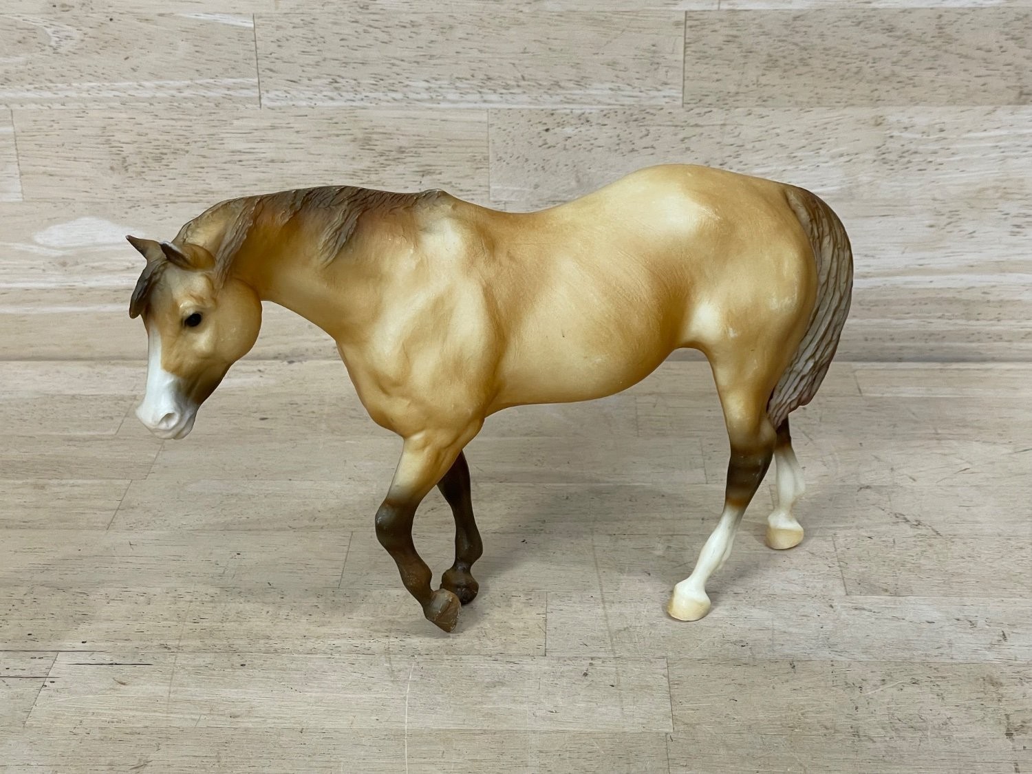 BREYER Indian Pony SUNDANCE Limited Edition Horse Model Toy's R Us BREYER Indian Pony SUNDANCE Limited Edition Horse Model Toy's R Us