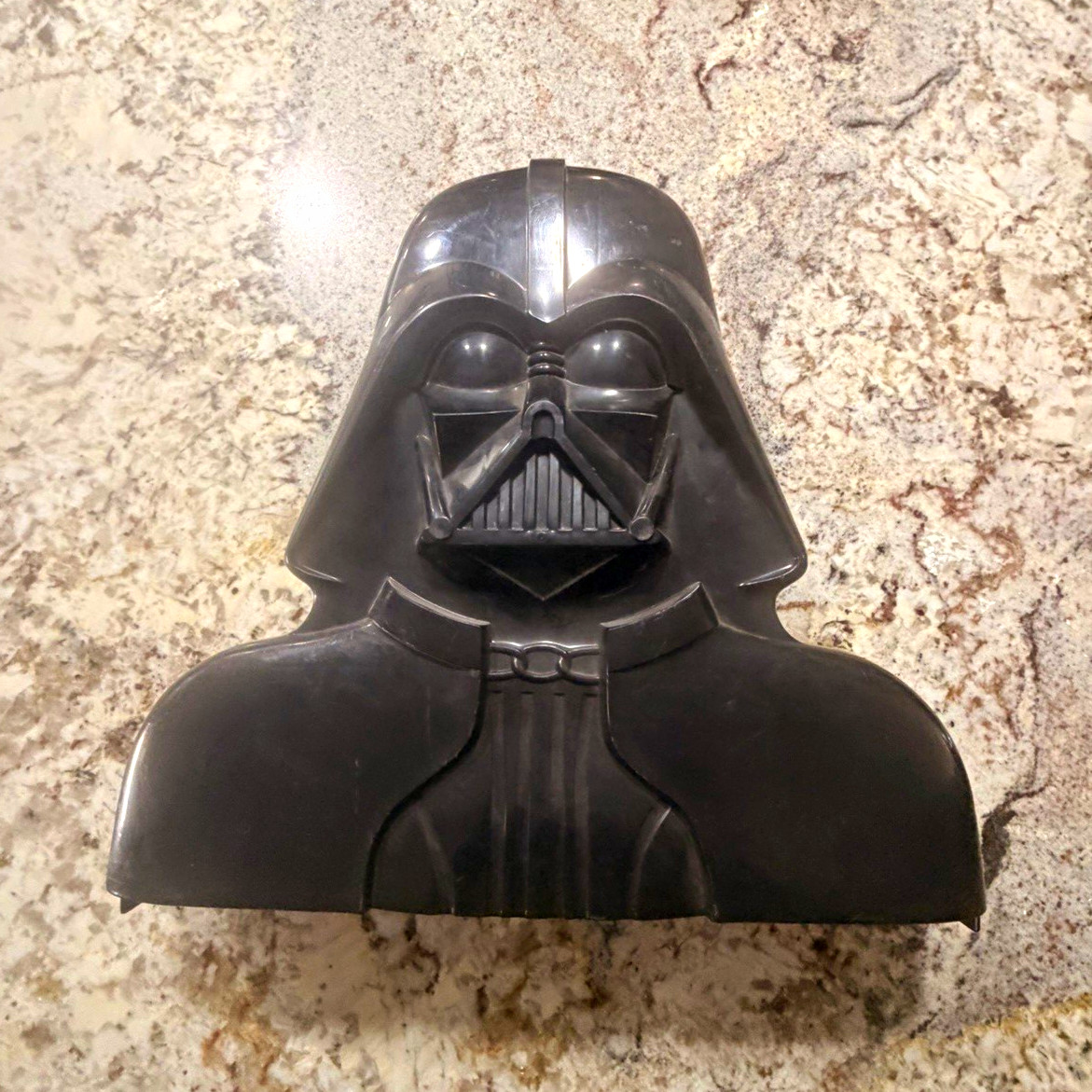 Kenner Star Wars Darth Vader Storage Case w/ ESB Figures Vintage 1980 Kenner Star Wars Darth Vader Storage Case w/ ESB Figures Vintage 1980