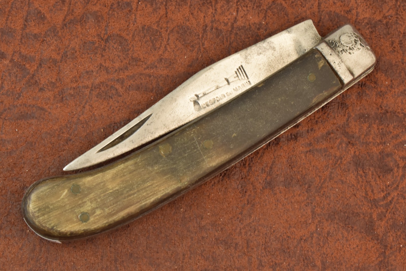VINTAGE MARIN SMOOTH OX HORN JUMBO SADDLEHORN KNIFE (25055) VINTAGE MARIN SMOOTH OX HORN JUMBO SADDLEHORN KNIFE (25055)