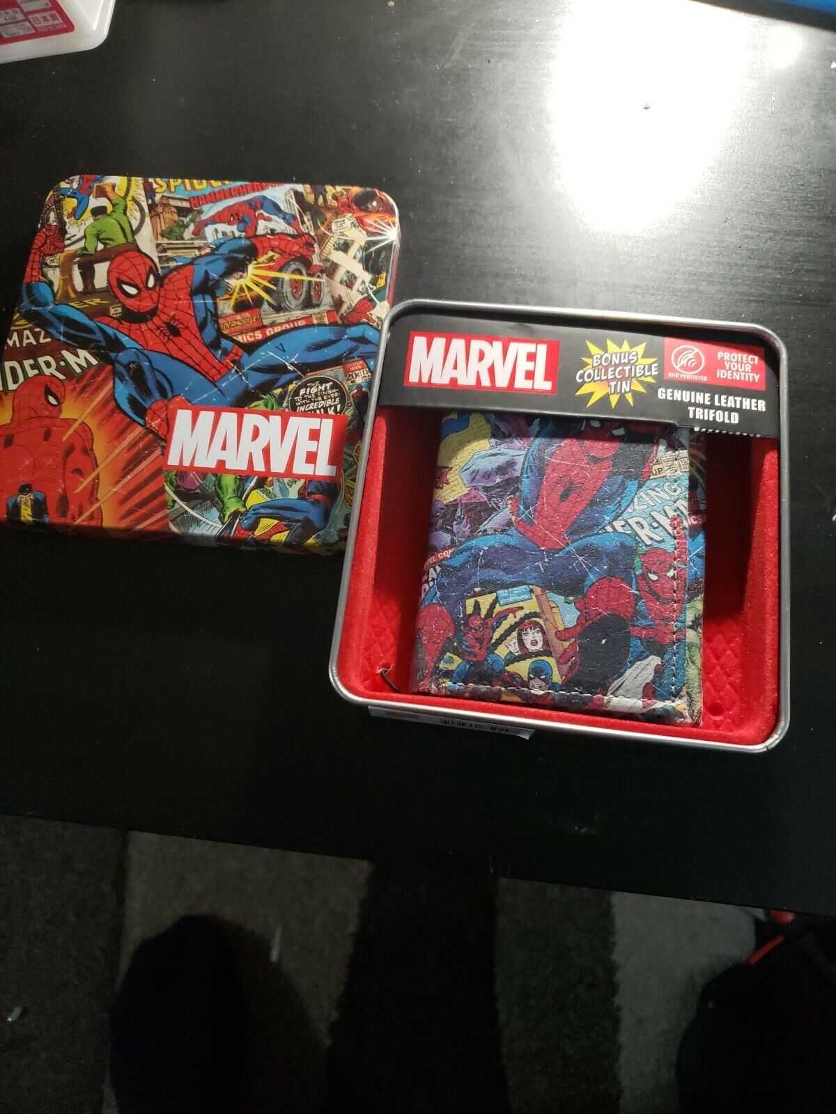 Marvel Comics Amazing Spider-Man Trifold Wallet & Collectors Tin NEW