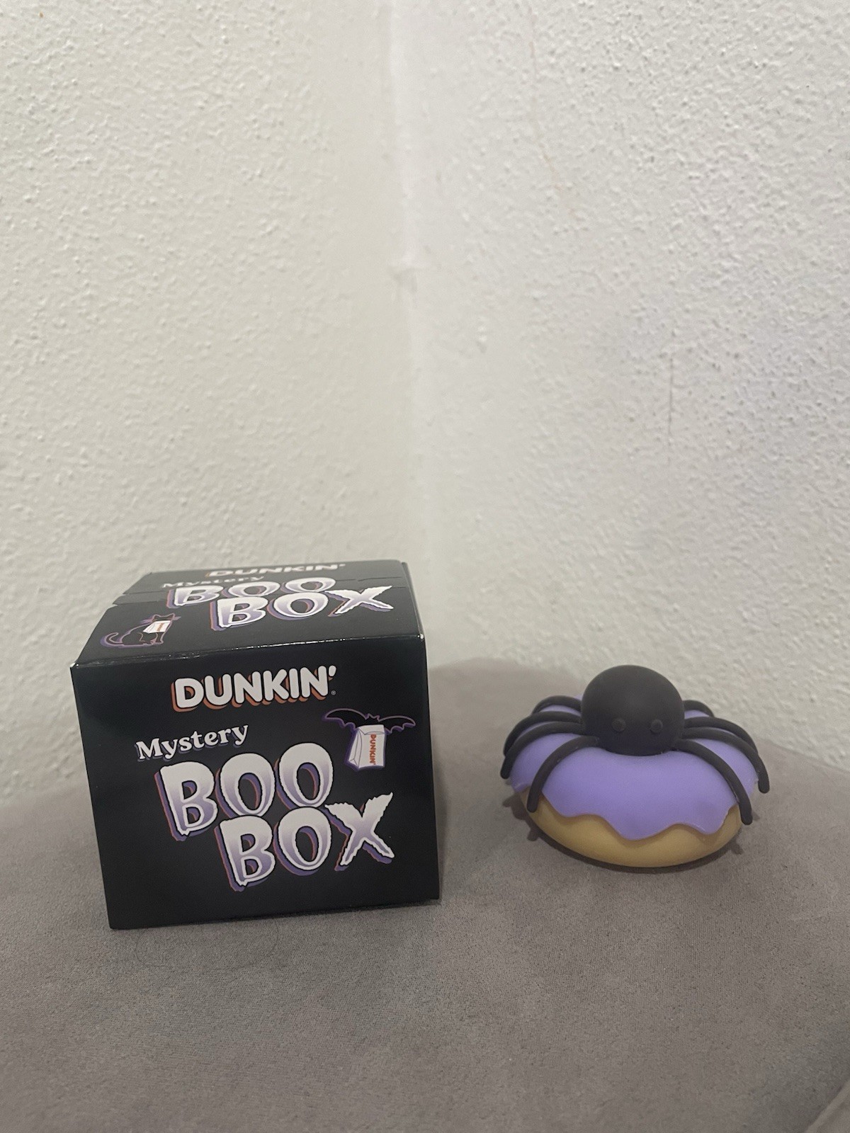 BRAND NEW SEALED 2026 DUNKIN' DONUTS MYSTERY BOO BOX 100% SPIDER DONUT Squishy