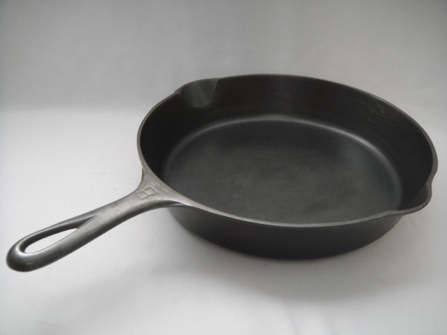 Vintage Griswold #8 Cast Iron Skillet 704D - Small Logo - Cleaned & Seasoned Vintage Griswold #8 Cast Iron Skillet 704D - Small Logo - Cleaned & Seasoned