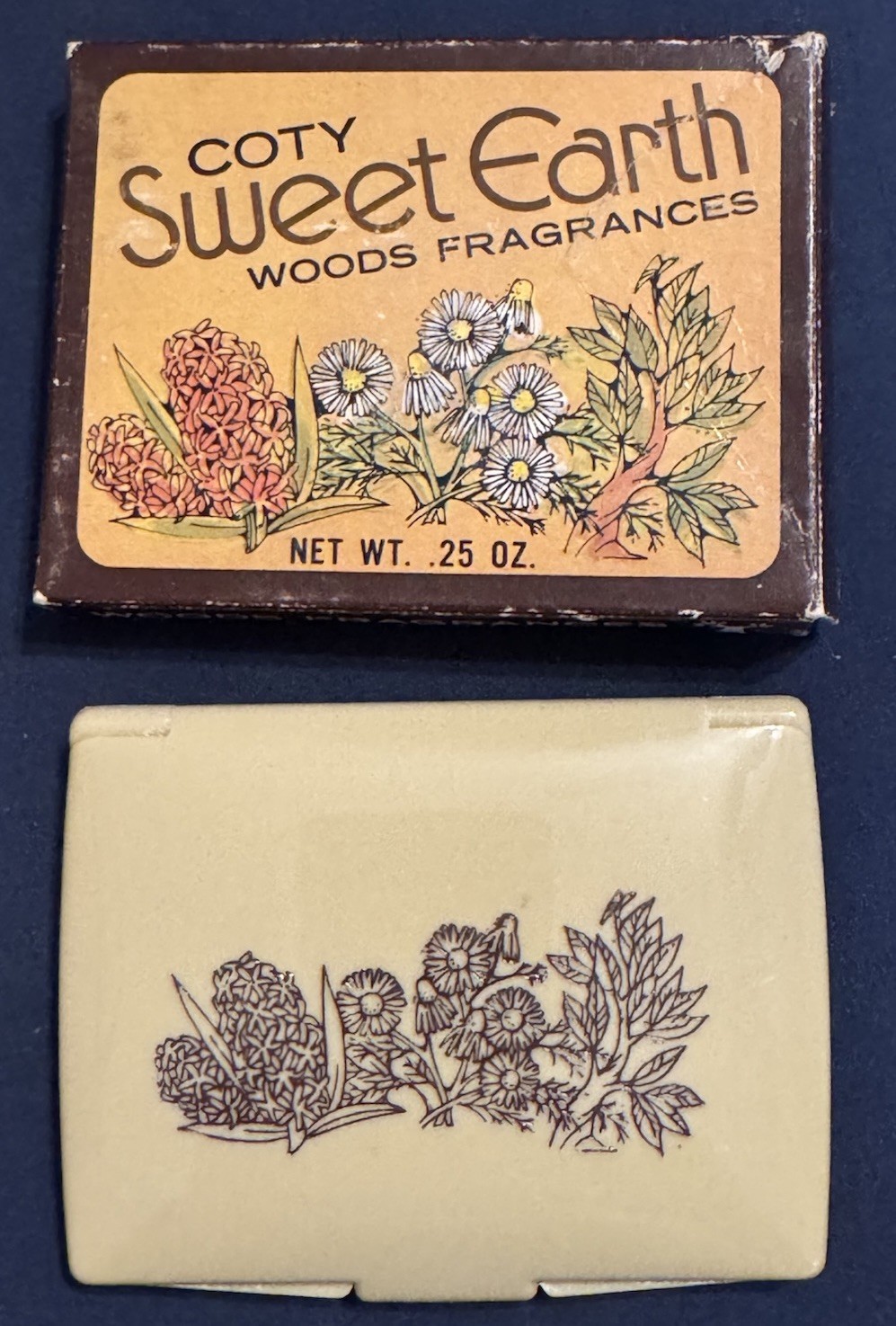 Vintage Coty Sweet Earth Wood Fragrances Sandalwood Amberwood Patchouli Compact