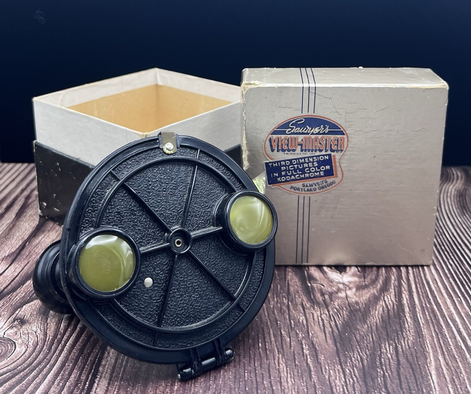 Vintage 1940s Sawyer's Bakelite Clamshell 3D VIEW-MASTER Model A w/ Box
