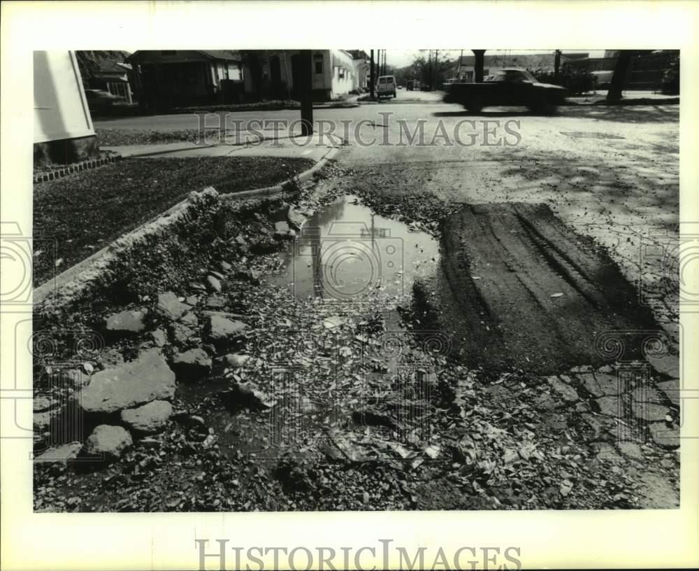 1995 Press Photo Mid City Pothole Filled Leaving Standing Water Next To It